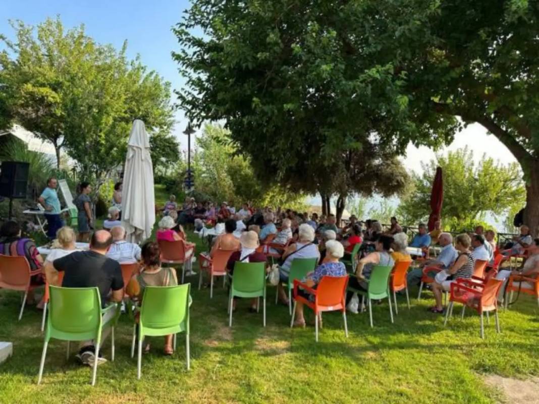 Muratpaşa 'da Dikkat Çekmek İçin Yaptılar! Toplandılar! 1